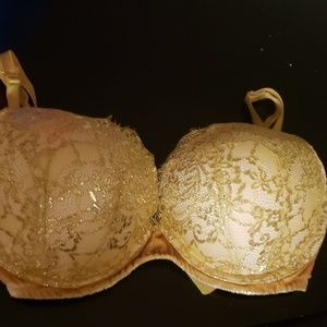 32DDD Victoria Secret's Push-Up Bra